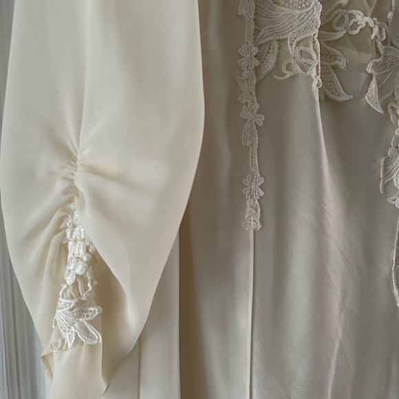 Bridal Flora Nikrooz cream chemise and matching robe set - Picture 6 of 7